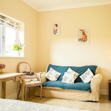 Accommodation Bristol Airport Redhill  ภายนอก รูปภาพ